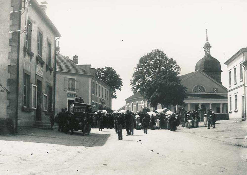F02VillageCentreEloyes.jpg