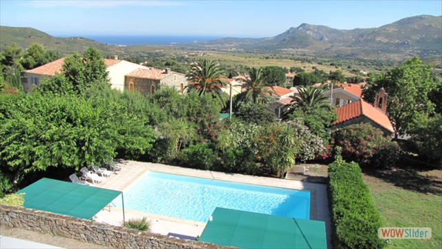 Piscine et vue mer